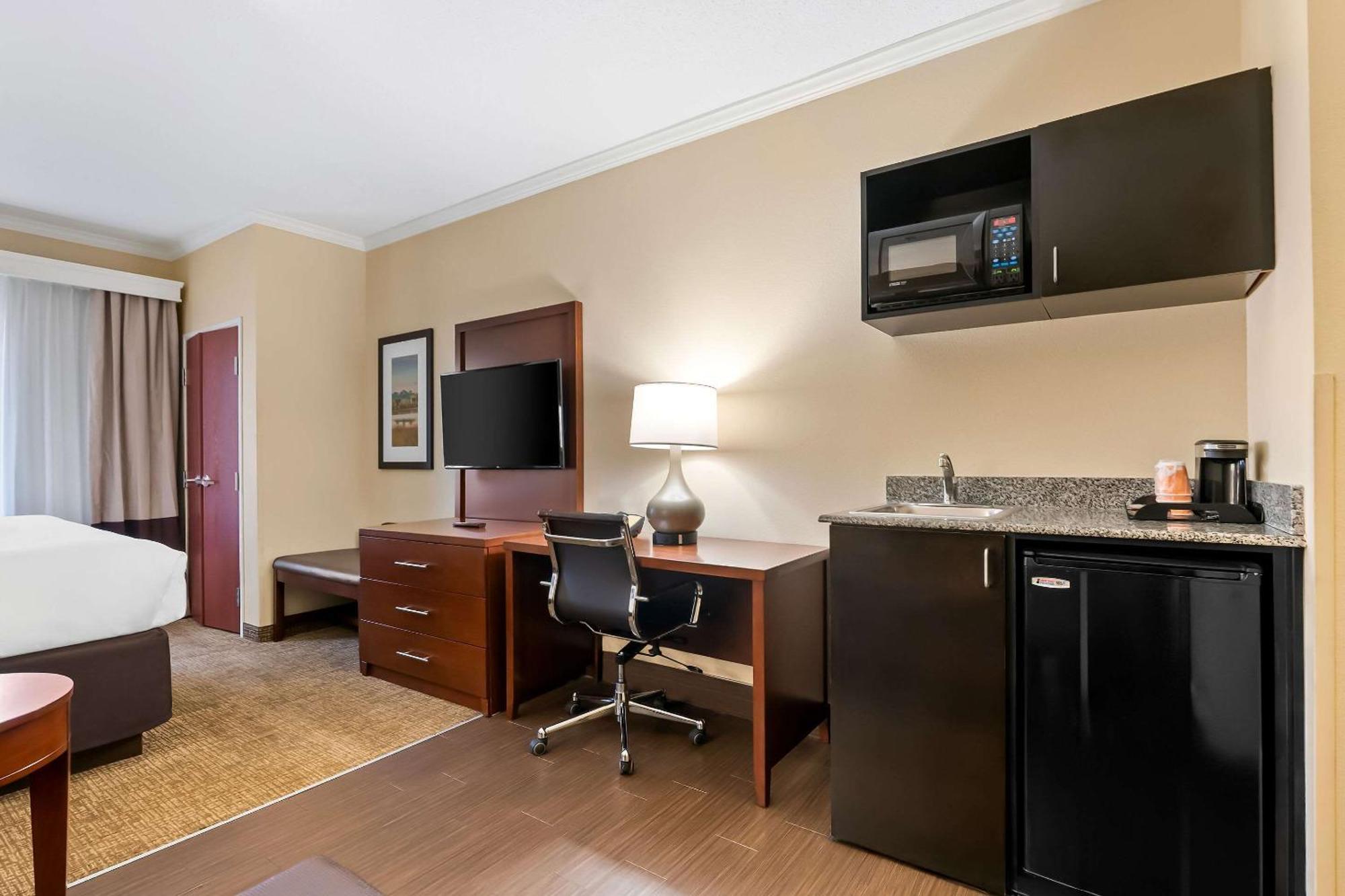 Comfort Suites Panama City Near Tyndall Afb Exterior foto
