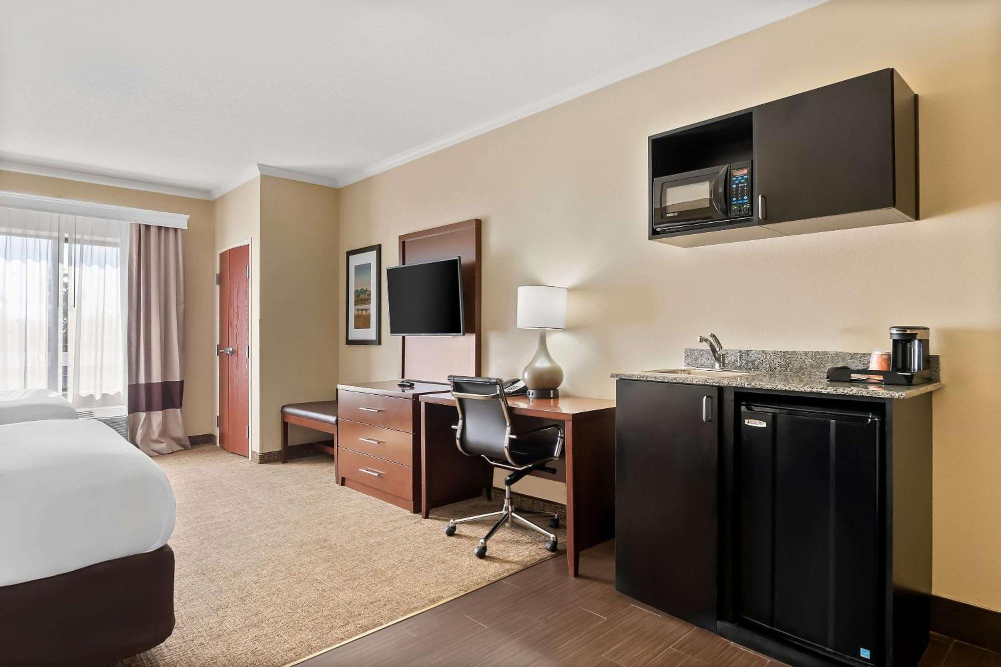 Comfort Suites Panama City Near Tyndall Afb Exterior foto